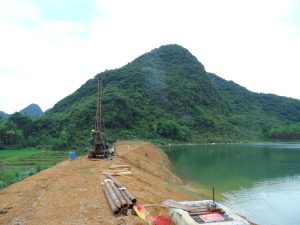 地质钻机的主要规格和功能有哪些？